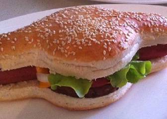 Inventan una hamburguesa-perrito que se parece mucho a la montera de un torero