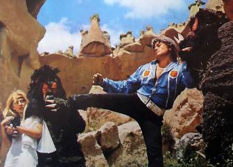 8 películas tan cutres que la gente queda para verlas y partirse de risa