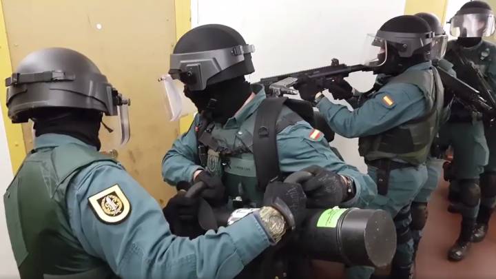 La Guardia Civil reta a la Policía con un 'Mannequin Challenge'