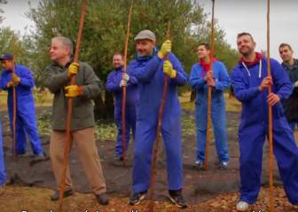 'Vareando': la recogida de la oliva a ritmo de Enrique Iglesias