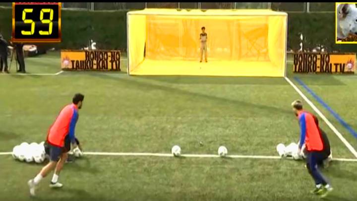 Messi y Luis Suárez, a balonazos contra un dron