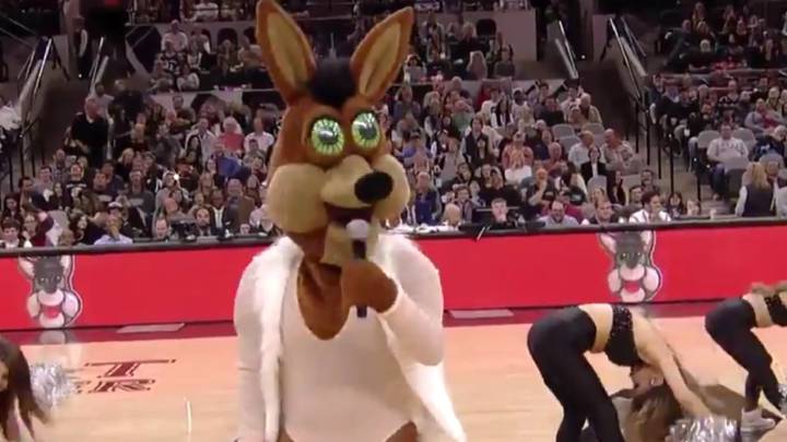 La mascota de los Spurs también trolea a Mariah Carey