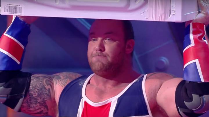 'La Montaña' sale duramente derrotado... en un concurso de lanzar lavadoras