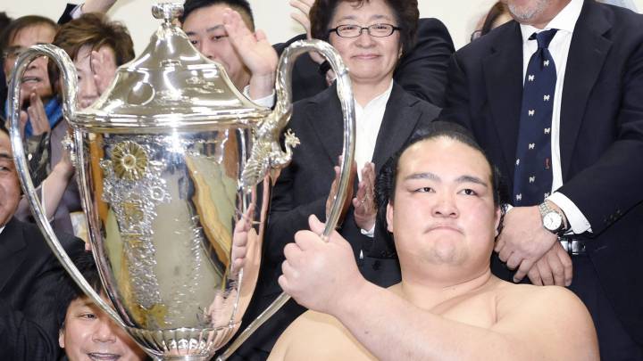 Jap車n vuelve a reinar en sumo 19 a?os despu谷s