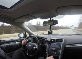 Esto es lo que pasa cuando metes la marcha atrás a 100km/h