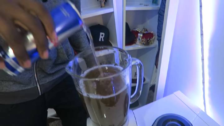 Mezclar todos los refrescos juntos: el sueño de tu infancia