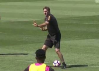 El 'baile' de Tony Adams en Granada que hace reír a Inglaterra