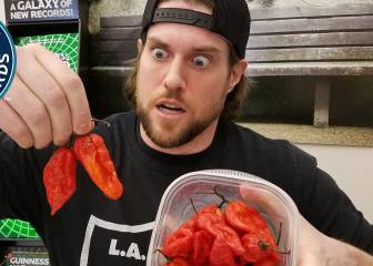 ¿Cuántas guindillas eres capaz de comer? Este youtuber demasiadas