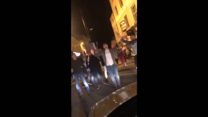 Un grupo de ingleses baila en plena calle la canción de los Vengaboys y se viraliza