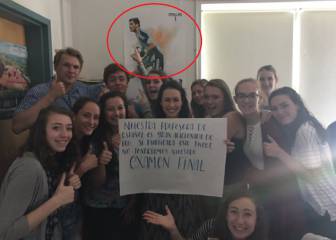 Casillas alegra el curso a unos estudiantes ingleses y les libra de su último examen