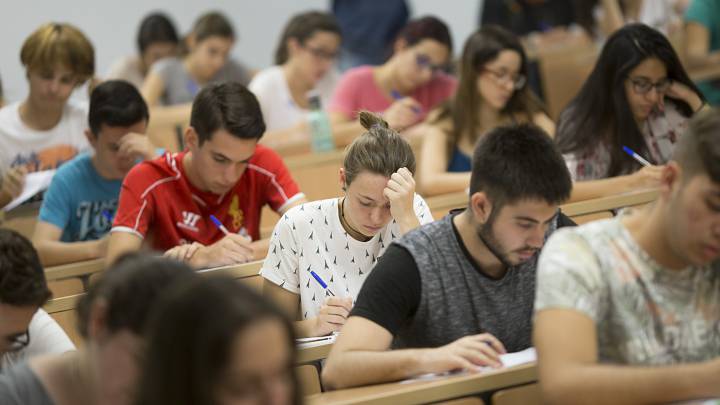 Los gobiernos democráticos: la kryptonita de los andaluces en selectividad