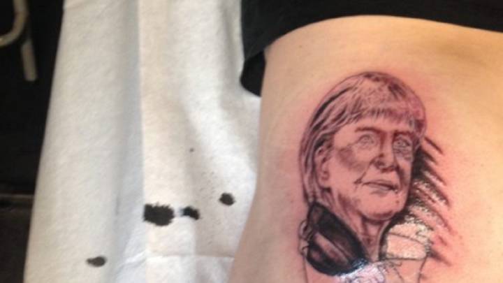 Promete tatuarse la cara de Merkel en el culo si supera los 10.000 likes