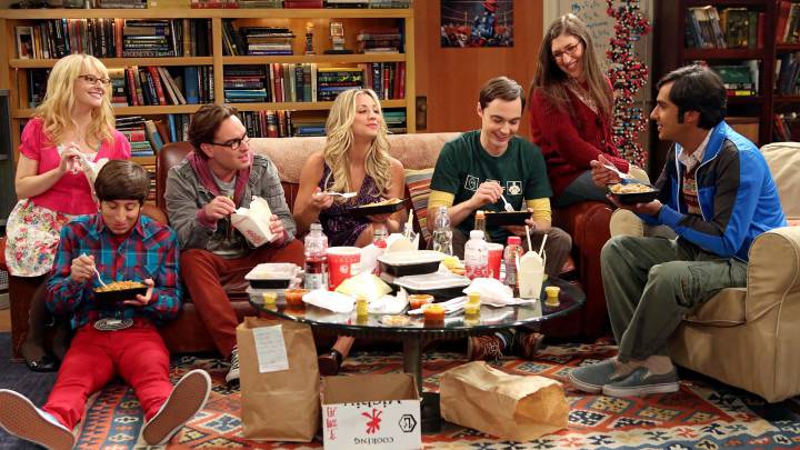 Penny saca a la luz una foto del elenco de 'Big Bang Theory' de hace 10 años