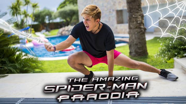 Este youtuber parodia a Spiderman con muy poca gracia