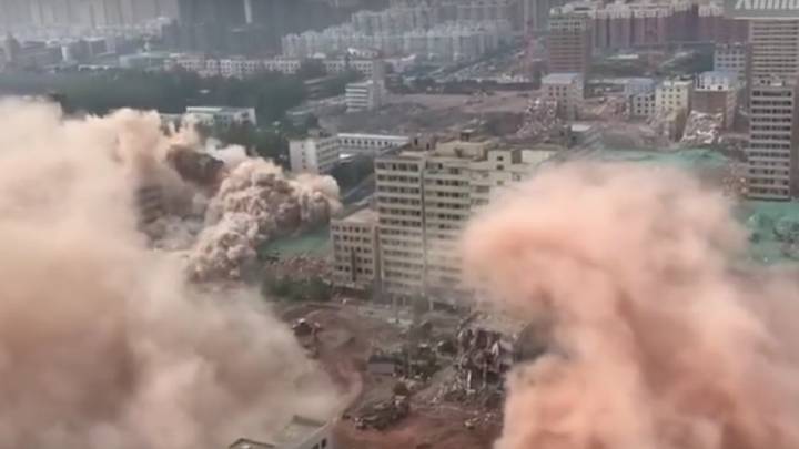 36 edificios por los aires en 20 segundos: así es la mayor demolición de China