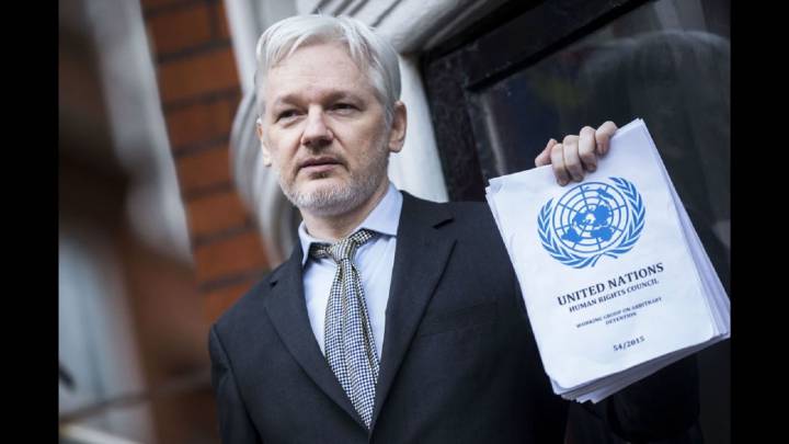 Julian Assange la lía al confundir un tuit de 'El Mundo Today' con 'El Mundo'