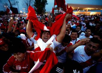 Un hincha de la selección peruana reescribe el Padre Nuestro para pedir la victoria