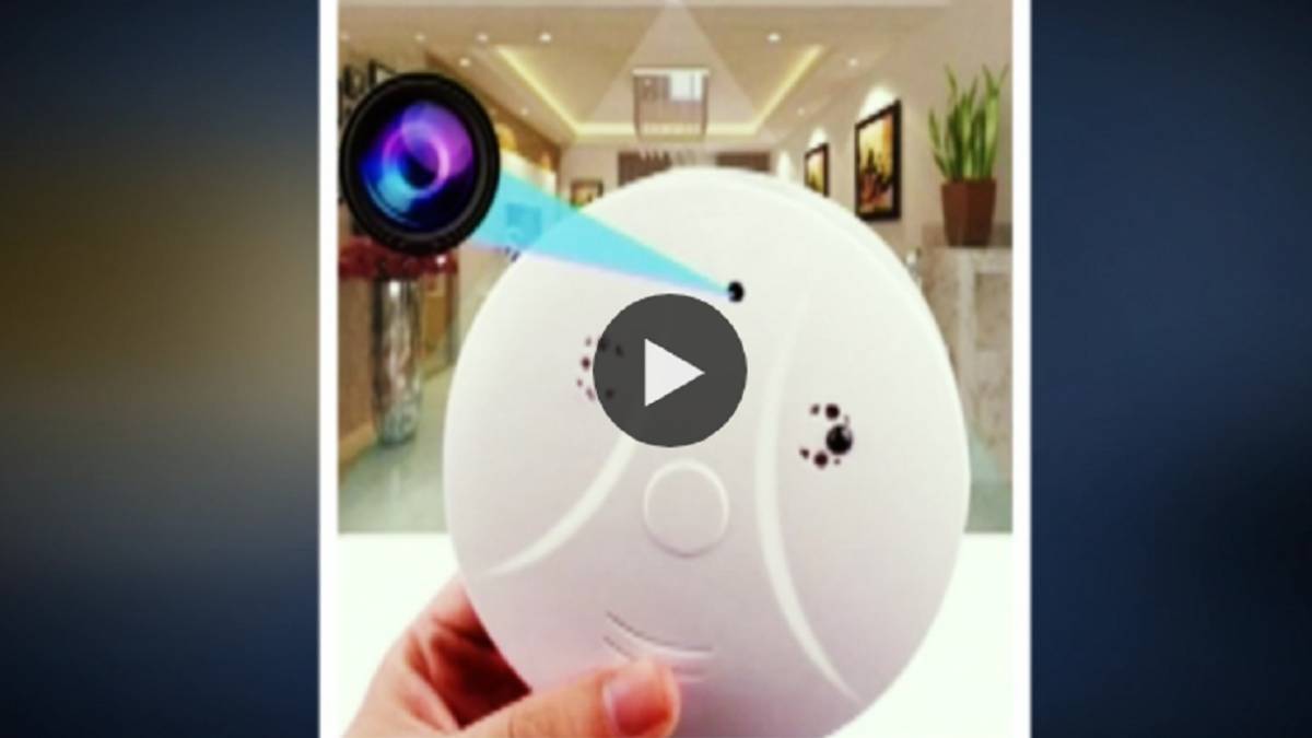 Modelo encontró una cámara espía camuflada en alojamiento Airbnb