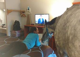 Esta viajera lleva al límite el concepto pet-friendly de este albergue