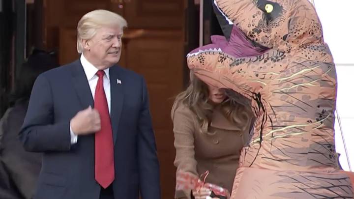 Donald Trump asustado por un tiranosaurio rex es el mejor meme de Halloween