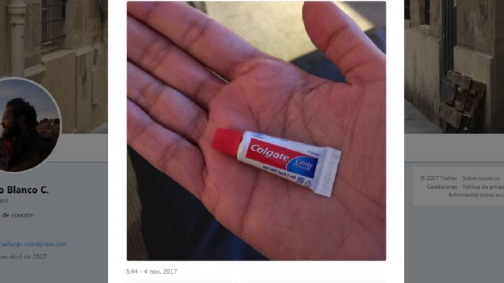 Le dan una pasta de dientes en miniatura y no sabe si dejarla crecer o usarla