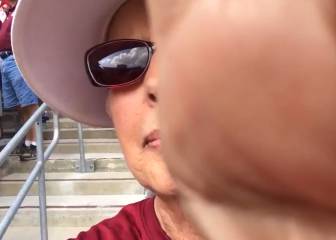 Esta señora resolviendo su problema con la cámara frontal somos todos nosotros