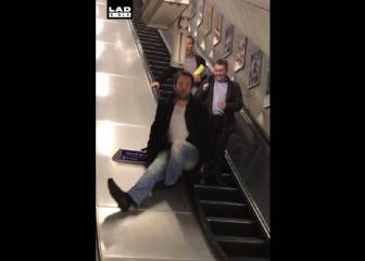 Bajar las escaleras del Metro en dirección contraria es sinónimo de un buen trompazo