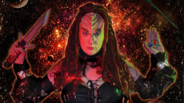 Esta mujer canta en idioma klingon los grandes éxitos de la historia de la música