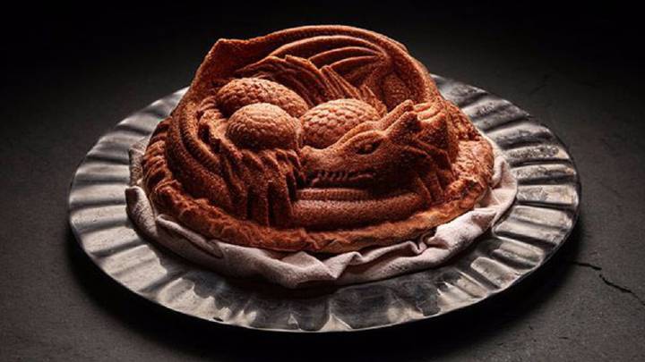 Esta tarta con forma de dragón es la enésima frikada que verás sobre Juego de Tronos