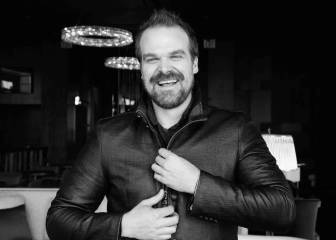 El sherif de 'Stranger Things' promete ir a la boda de una fan si consigue suficientes retuits