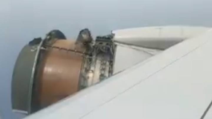 Un avión pierde un motor en pleno vuelo (y los pasajeros se ponen a hacer chistes)