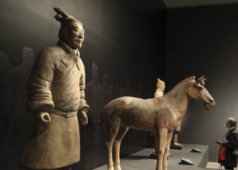 ¿Hasta dónde puede llegar un selfie? Este hombre robó una estatua milenaria