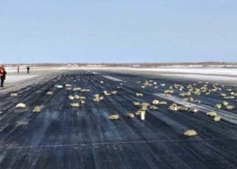 Una lluvia de lingotes de oro cae de un avión de Siberia