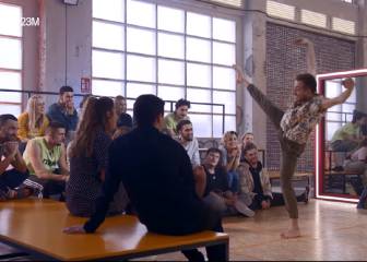 Adrián de FAMA improvisa una coreo mientras Amaia de España canta El Kanka