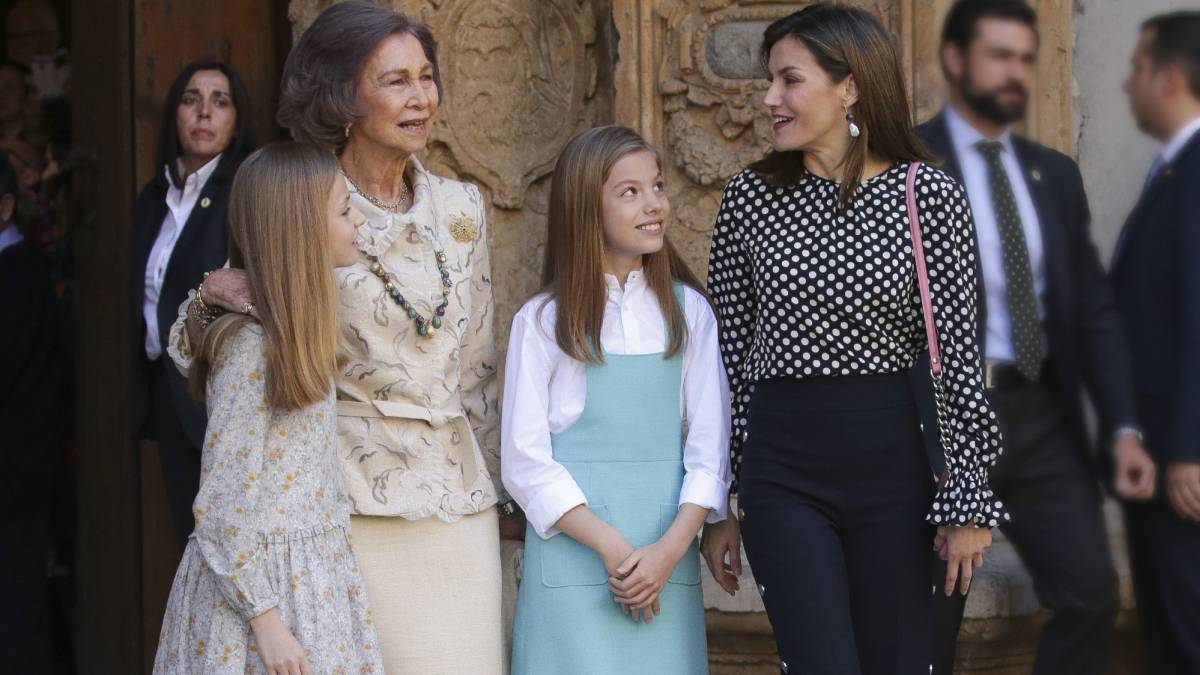 Tensión entre la reina Letizia y doña Sofía por una foto con las infantas