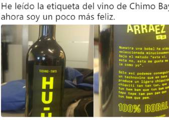 Esta es la (surrealista) etiqueta que lleva Chimo Bayo en su propia marca de vino