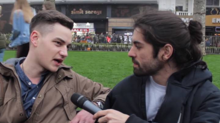 Esto es lo que opinan de fútbol un alemán, un inglés, unos españoles... y no es un chiste