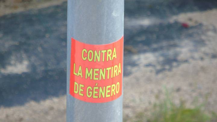 Aparecen unos carteles machistas en Huesca... y la respuesta no puede ser mejor