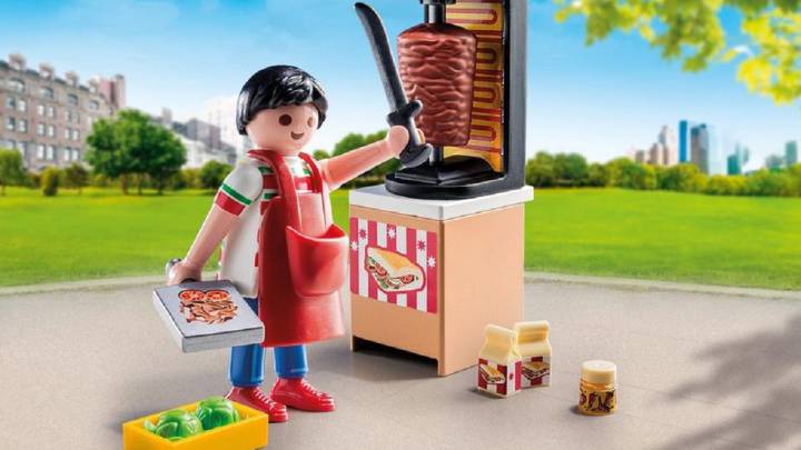 ¿Vendedores de kebab en los Playmobil? Internet no da crédito con estos muñecos