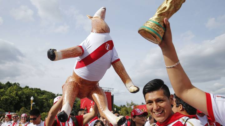 Un hincha peruano engorda 25 kg para lograr una plaza de movilidad reducida en el Mundial