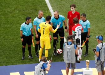 "¿Rusia o Coca-Cola?": La curiosa pregunta del árbitro de la final del Mundial