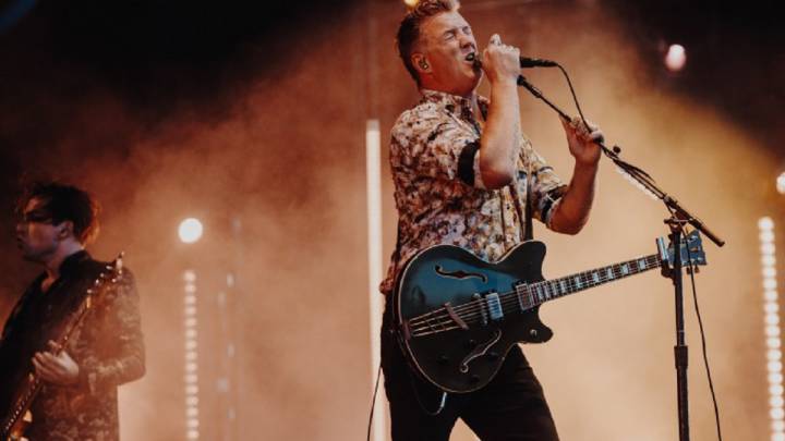 Contra las normas: Queens of the Stone Age incitó al público a saltar las vallas en el Mad Cool