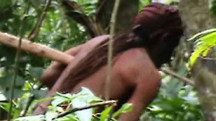Este hombre lleva 22 años solo en el Amazonas después de que mataran a toda su tribu