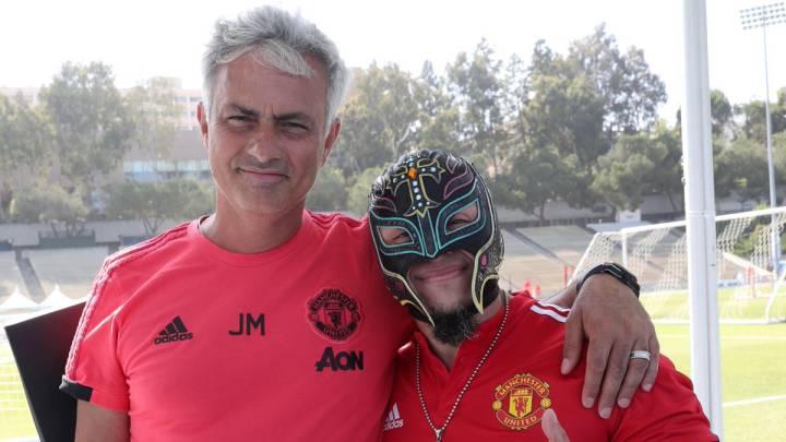 La curiosa y divertida foto entre José Mourinho y el Rey Mysterio