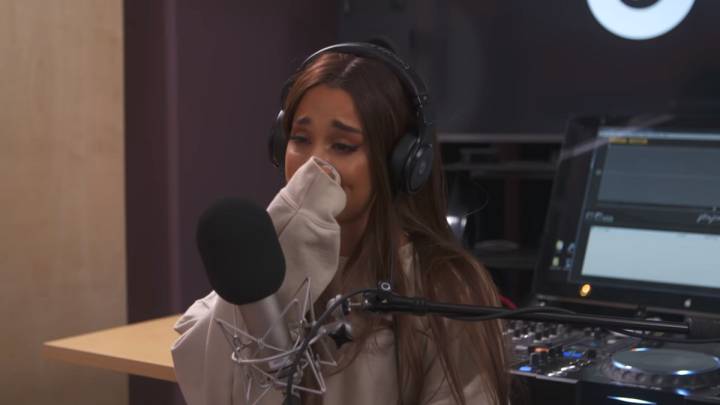 Ariana Grande se emociona recordando lo ocurrido en el atentado de Manchester
