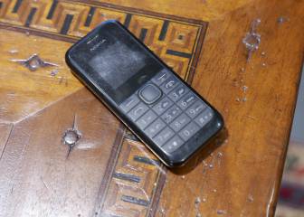 Pérez-Reverte publica una foto de su móvil e Internet no da crédito