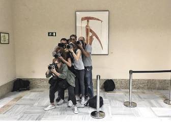 Esta imagen demuestra lo complicado que es ser fotógrafo en un evento