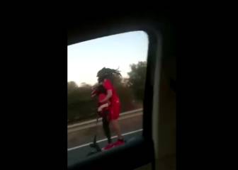 Vídeo insólito: un menor y su padre pillados en patinete por la autovía a 100 km/h