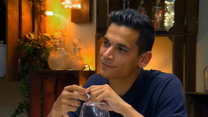 Se enamoró de su cita en cuanto la vio: "¿estoy en el mundo real o es un robot?"