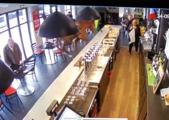 Un caballo irrumpe al galope en un bar de Francia y causa el pánico a su alrededor